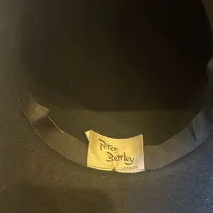 NWOT Peter Bettley London Black felt and velvet Hat from Saks Fifth Ave Peter Bettley | Accessories | Nwot Peter Bettley London  main image 2